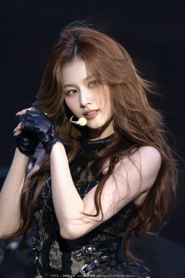 Biểu tượng thanh xuân thay đổi chóng mặt ở tuổi 30: Đã hết ngây thơ, lắc hông 3 giây cả ngàn người "đổ gục”- Ảnh 13.