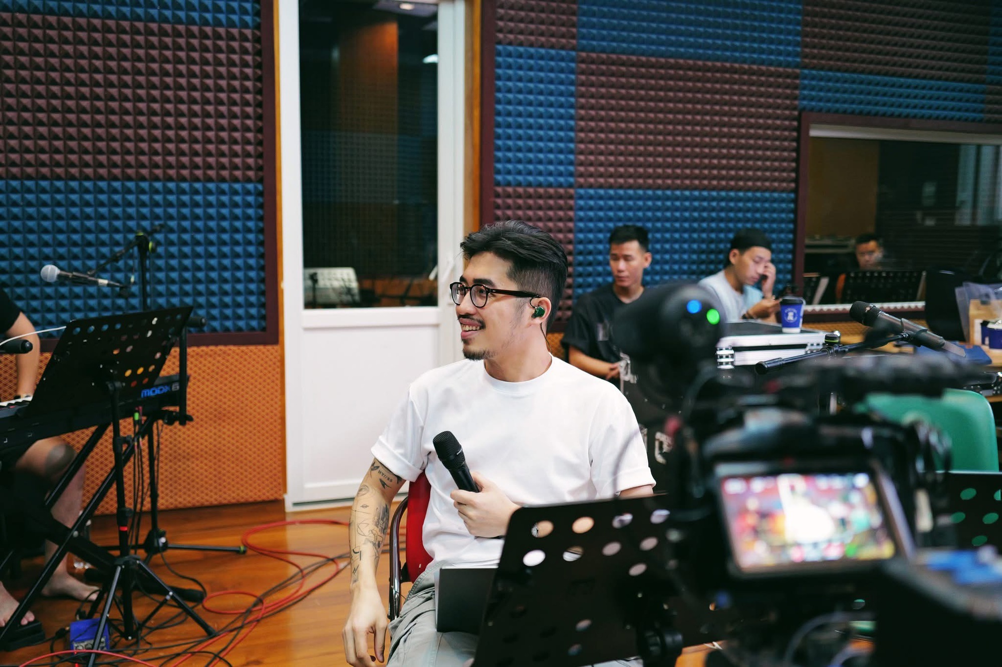 Vbiz có 1 nam ca sĩ tốt nghiệp Học viện Khoa Học Quân Sự Hà Nội, từng làm giảng viên tiếng Anh tại trường Sĩ quan Đặc công- Ảnh 8.