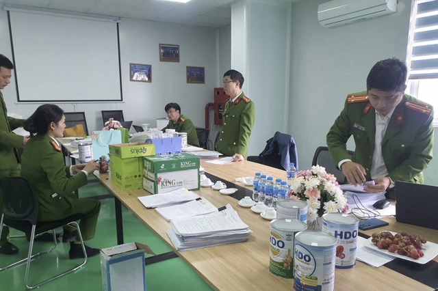 Sữa, thuốc, thực phẩm chức năng bị l&agrave;m giả: Nhận diện thế n&agrave;o?- Ảnh 1.