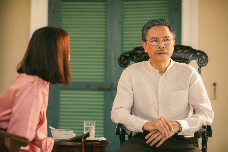 Về quê dịp lễ, nhìn mâm cơm bố mẹ ăn với hơn 10 bộ bát đũa ngoài trời mà tôi ứa nước mắt- Ảnh 1.
