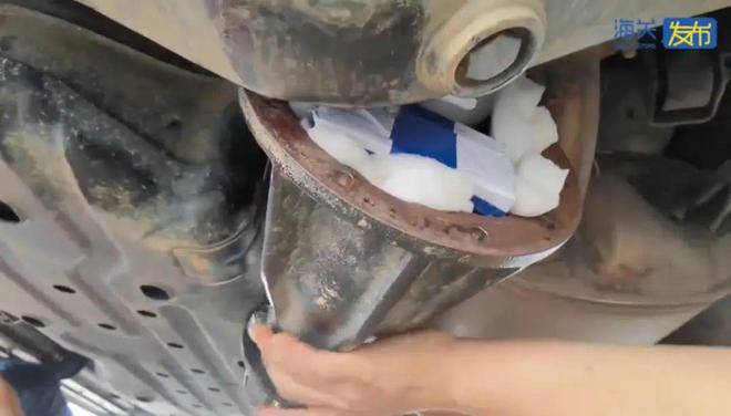 Phát hiện 72kg vàng thỏi trị giá 140 tỷ đồng trong xe khách - Ảnh 2.