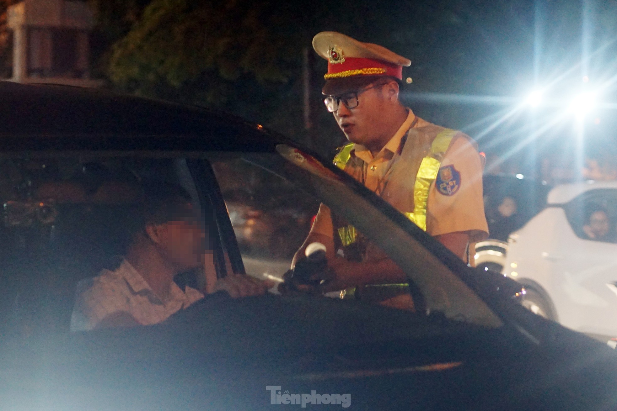 Hà Nội: Tài xế xe máy bị phạt nặng vì CSGT kiểm tra nồng độ cồn sau Khi uống bia - Ảnh 3.