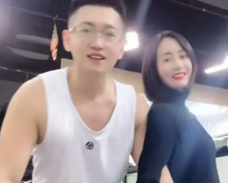 Ch&agrave;ng trai 24 tuổi quyết lấy vợ 41 tuổi, bố mẹ biết "kh&oacute;c như mưa" - Ảnh 1.