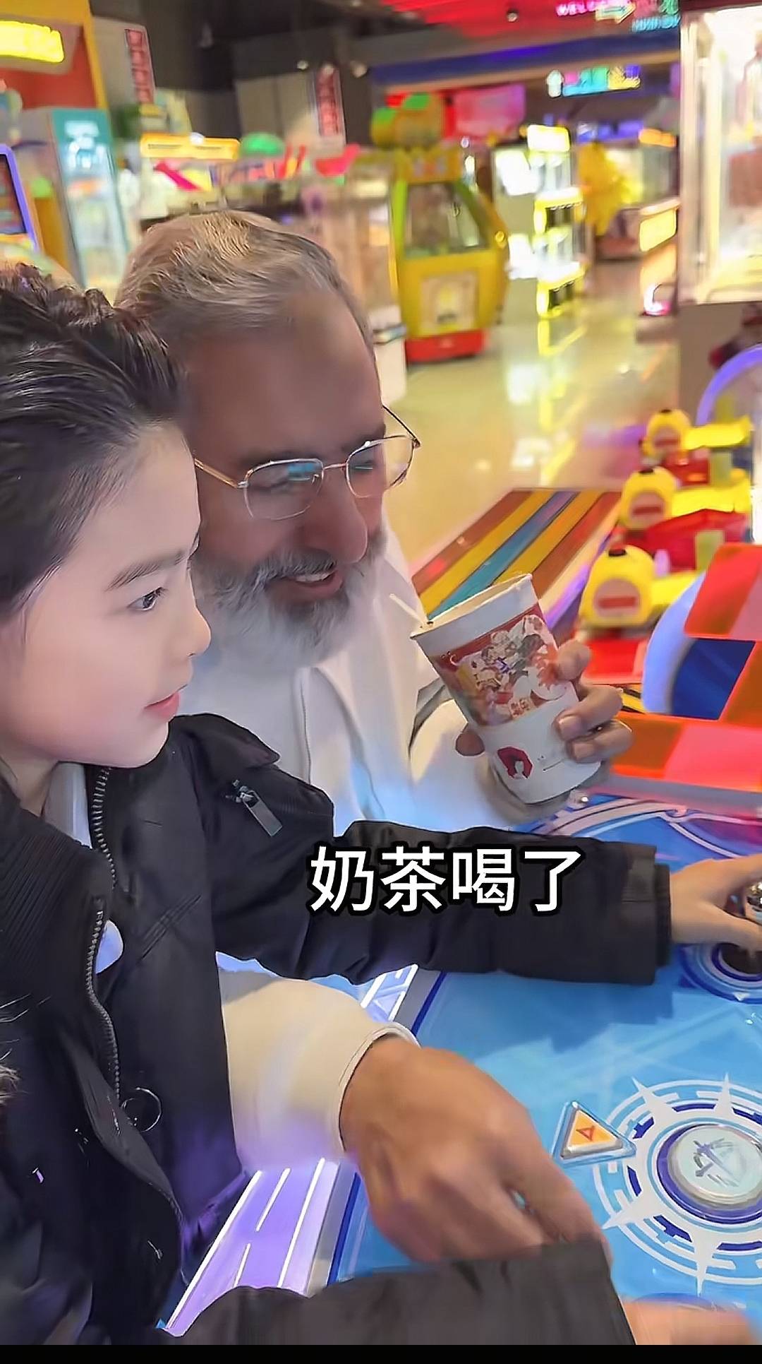 Chuyện có thật như phim: Bà mẹ hai con 42 khiến chàng "tổng tài" kém 16 tuổi mê mệt, bất chấp cưới bằng được - Ảnh 6. Chuyện có thật như phim: Bà mẹ hai con 42 khiến chàng "tổng tài" kém 16 tuổi mê mệt, bất chấp cưới bằng được - Ảnh 6.