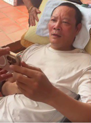 Tuổi trung niên bi kịch của diễn viên Thái Hòa: Bệnh tật, không nhà cửa, đã ly hôn - Ảnh 2. Tuổi trung niên bi kịch của diễn viên Thái Hòa: Bệnh tật, không nhà cửa, đã ly hôn - Ảnh 2.