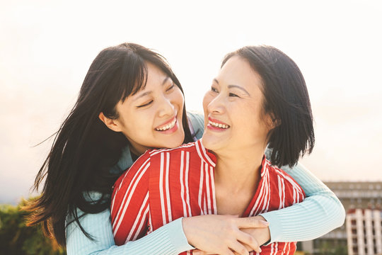 Trước khi con lập gia đình, cha mẹ khôn ngoan sẽ hỏi 2 điều: Cuộc sống hôn nhân của con được an toàn, yên ấm- Ảnh 1.