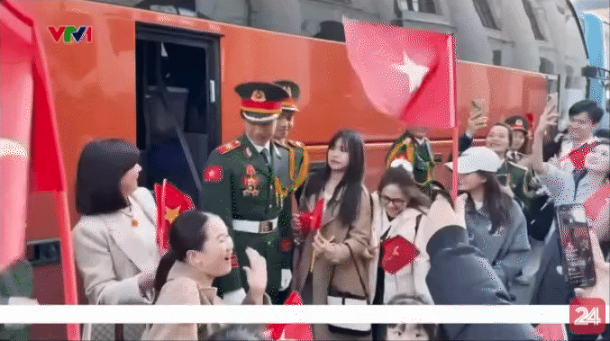 Khối trưởng duyệt binh của Quân đội Nhân dân Việt Nam tại Quảng trường Đỏ: Sinh năm 2000, cao hơn 1m8, đã có hậu phương vững chắc- Ảnh 14.
