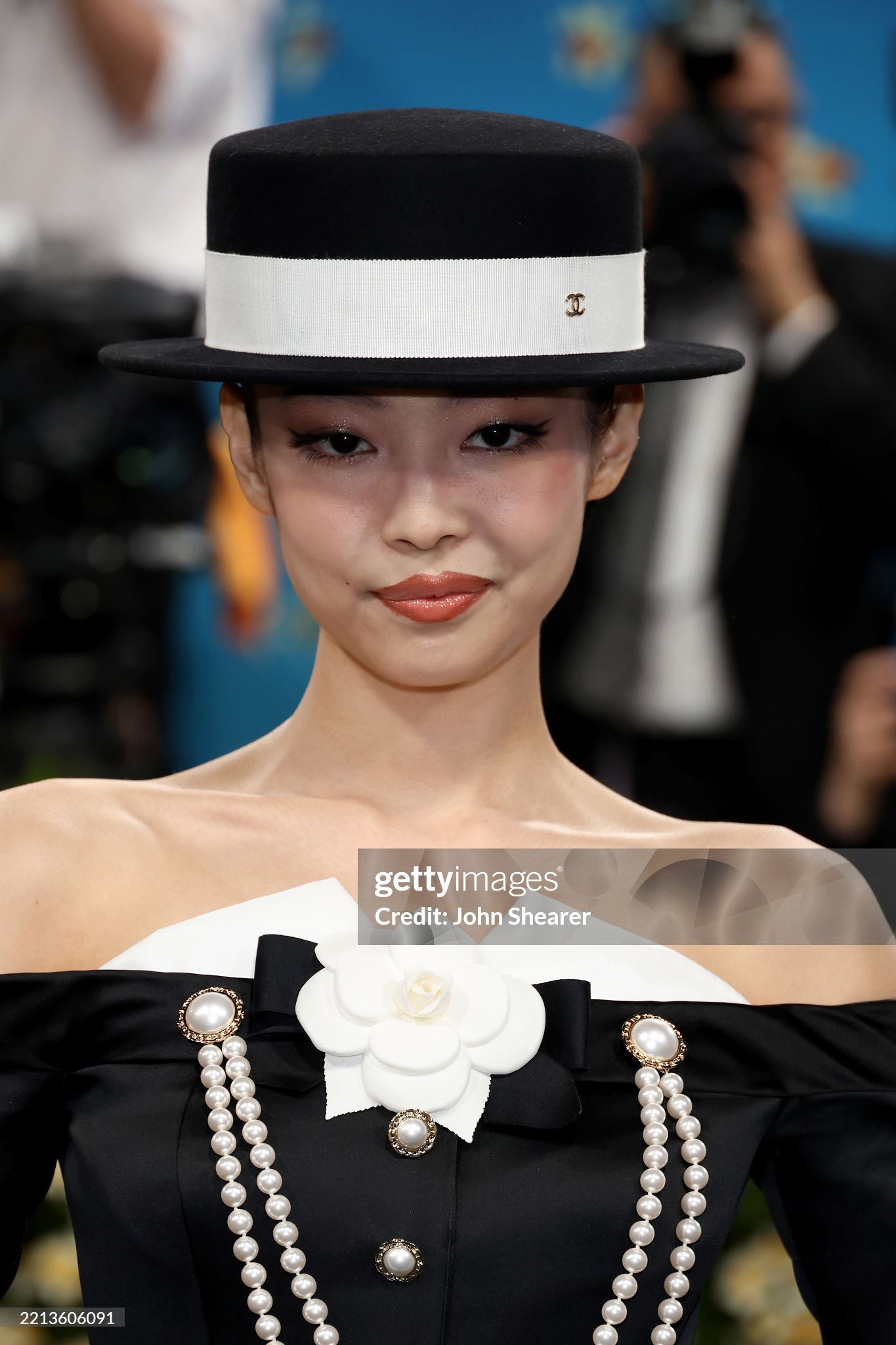 Da thật dàn sao Met Gala bị zoom không thể cận hơn: Kendall lộ khuyết điểm, BLACKPINK thua đại mỹ nhân U60- Ảnh 13.