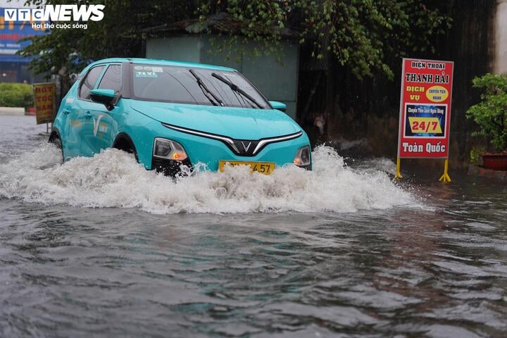 Chuyên gia lý giải nguyên nhân trận mưa lớn nhất từ đầu năm ở TP.HCM- Ảnh 1.
