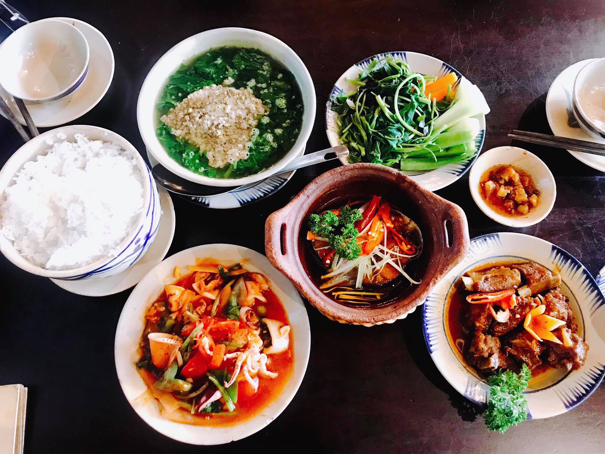 Người Việt có 3 kiểu ăn cơm độc hại cần bỏ ngay kẻo nuôi lớn ung thư mỗi ngày - Ảnh 1. Người Việt có 3 kiểu ăn cơm độc hại cần bỏ ngay kẻo nuôi lớn ung thư mỗi ngày - Ảnh 1.