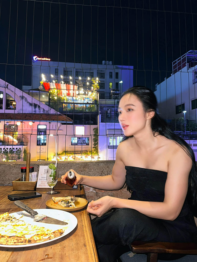 Choáng với sắc vóc hiện tại của Angela Phương Trinh - Ảnh 1.