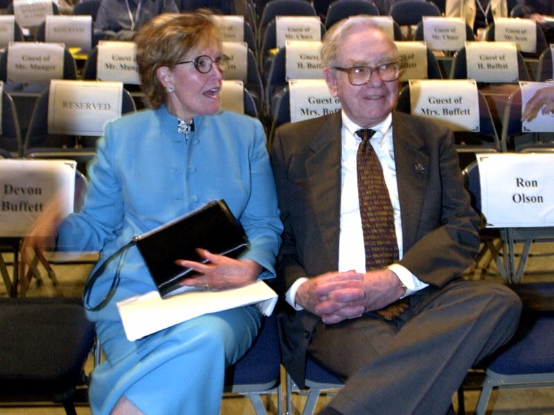 Bí quyết giữ hạnh phúc hôn nhân từ Warren Buffett với kỳ vọng thấp - Ảnh 3. Bí quyết giữ hạnh phúc hôn nhân từ Warren Buffett với kỳ vọng thấp - Ảnh 3.