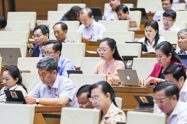 Quốc hội xem xét rút ngắn nhiệm kỳ khóa XV và sửa đổi Luật Bầu cử - Ảnh 1.