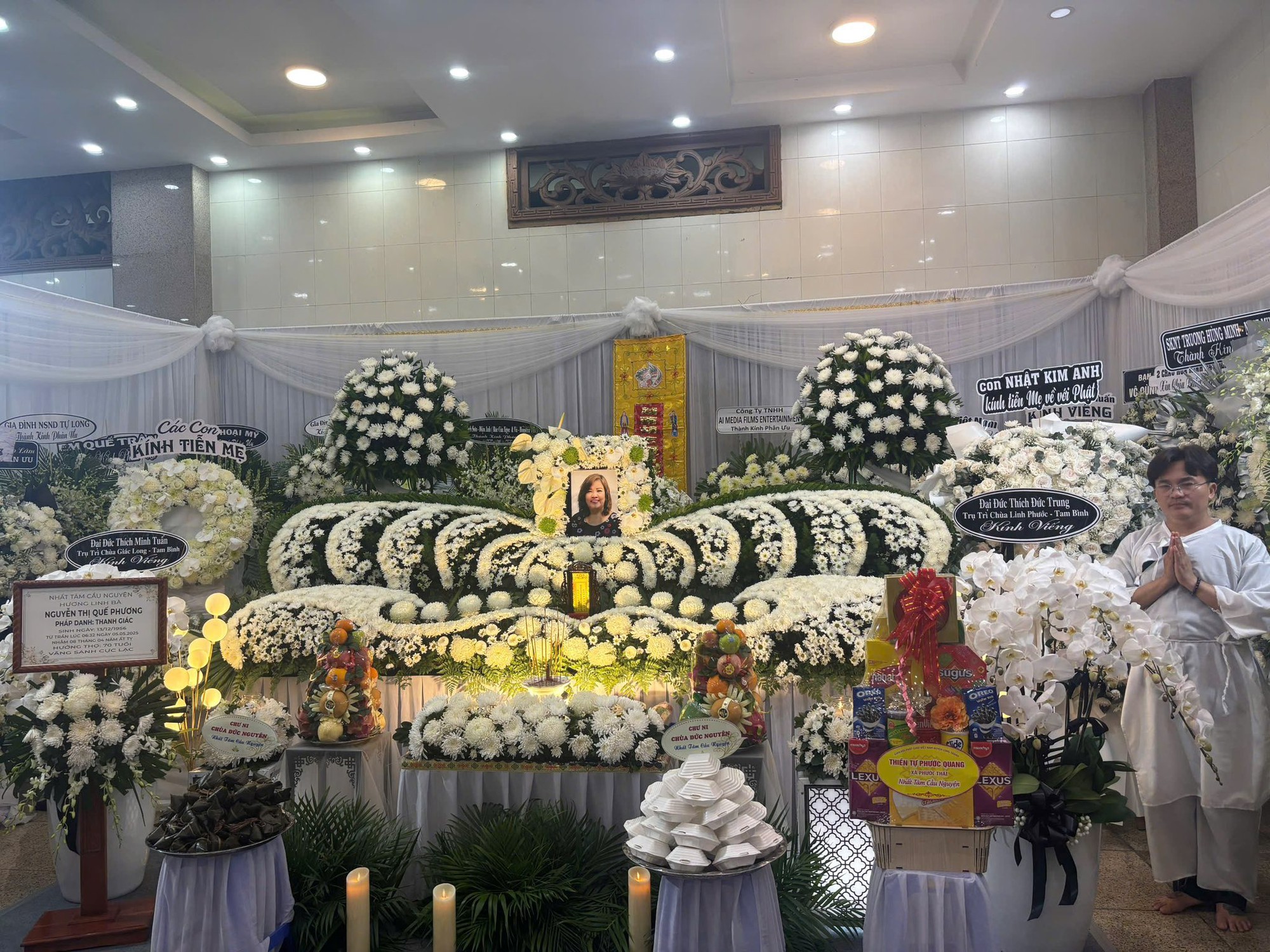 MC Đại Nghĩa chuẩn bị thất đầu tiên cho mẹ, thần sắc gây chú ý- Ảnh 6. MC Đại Nghĩa chuẩn bị thất đầu tiên cho mẹ, thần sắc gây chú ý- Ảnh 6.
