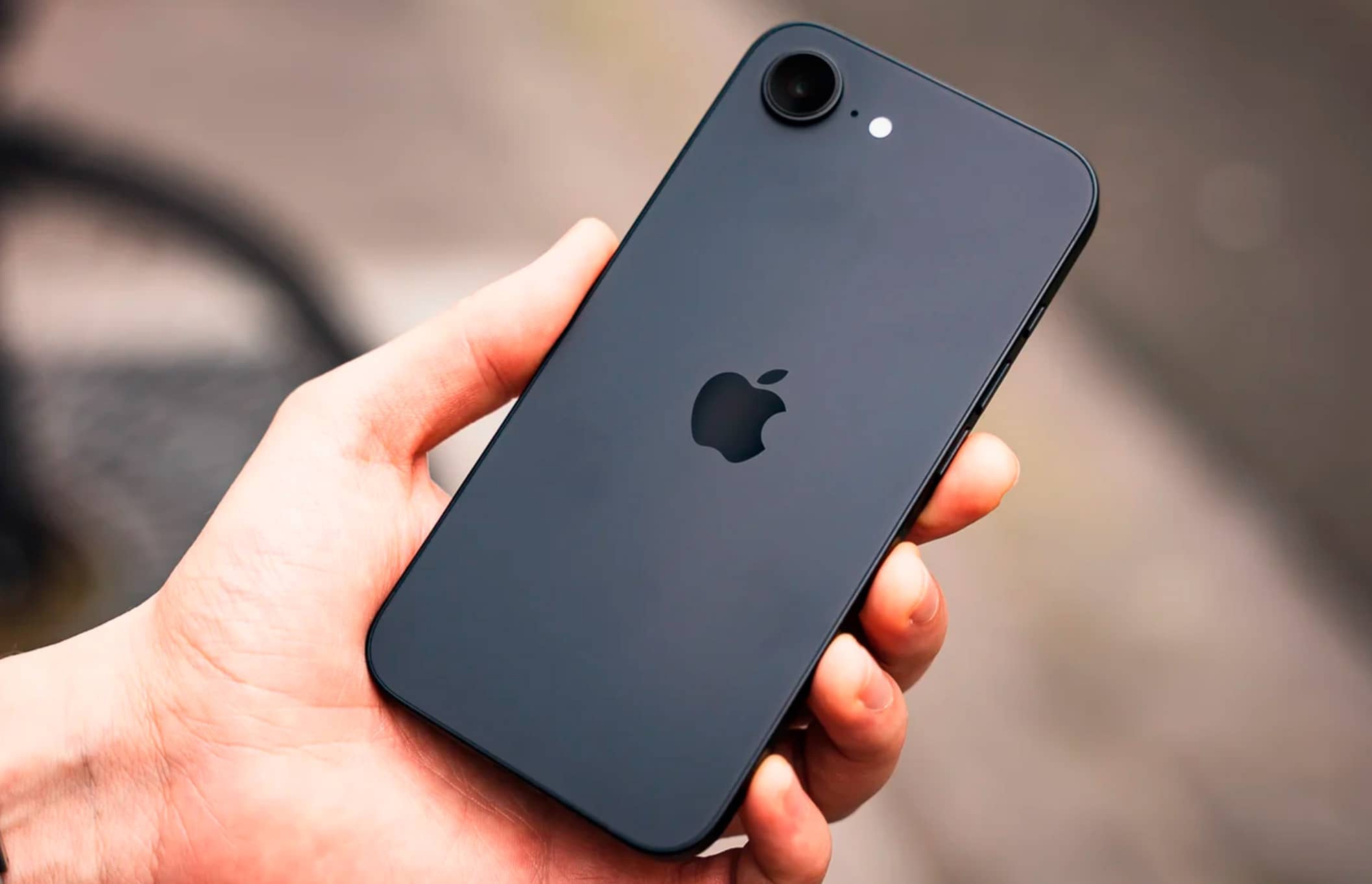 IPhone 16e giảm giá tiền triệu: Cơ hội sở hữu smartphone mới nhất của Apple - Ảnh 3. IPhone 16e giảm giá tiền triệu: Cơ hội sở hữu smartphone mới nhất của Apple - Ảnh 3.
