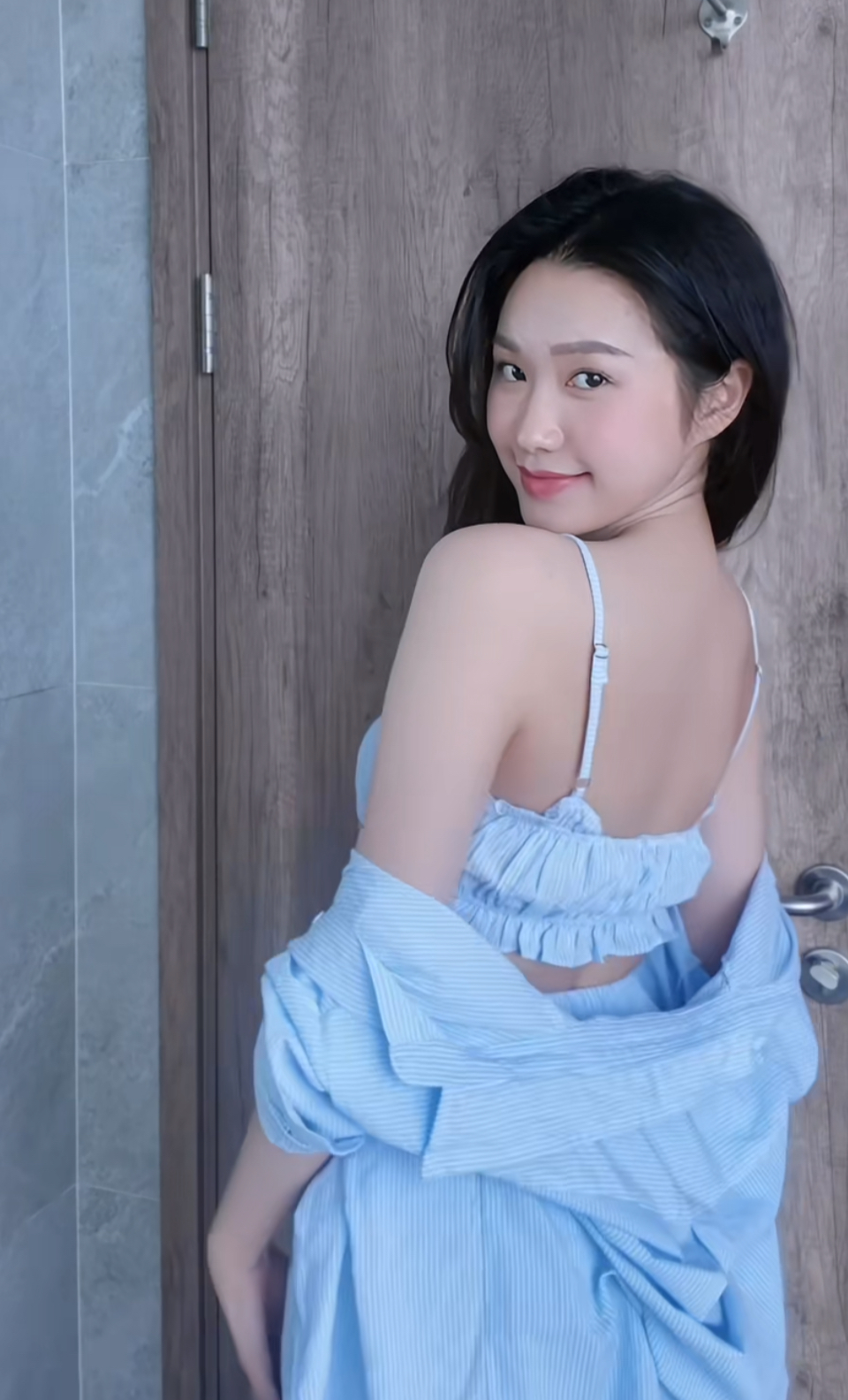 Xôn xao bức ảnh Doãn Hải My khoe lưng trần sau khi tăng 7kg sau sinh, có còn quyến rũ như thời thi hoa hậu?- Ảnh 2.