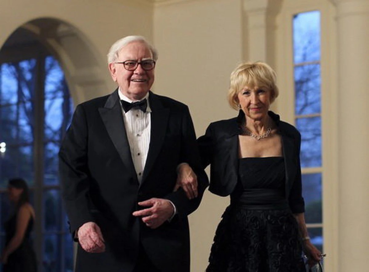 Bí quyết giữ hạnh phúc hôn nhân từ Warren Buffett với kỳ vọng thấp - Ảnh 4. Bí quyết giữ hạnh phúc hôn nhân từ Warren Buffett với kỳ vọng thấp - Ảnh 4.