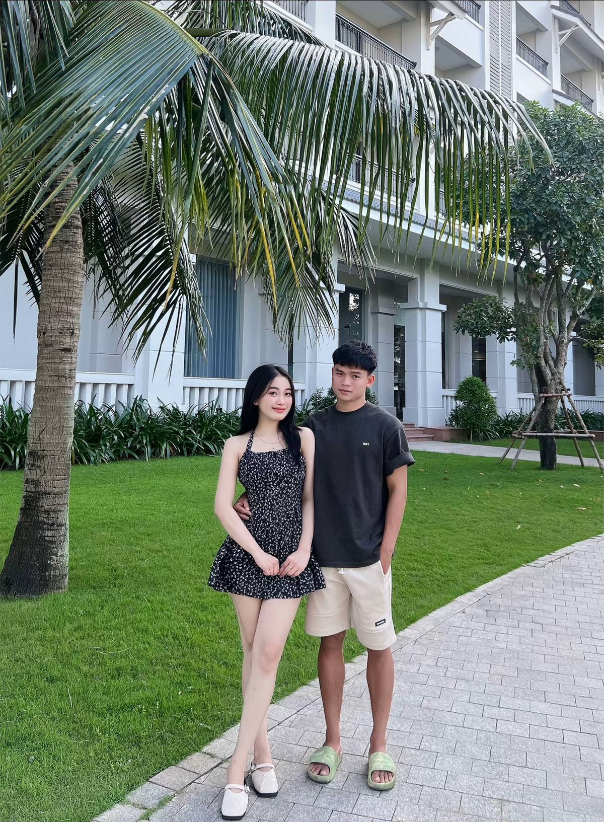 Loạt ảnh hẹn hò tình tứ của Hồ Văn Cường với hotgirl Nghệ An- Ảnh 3.