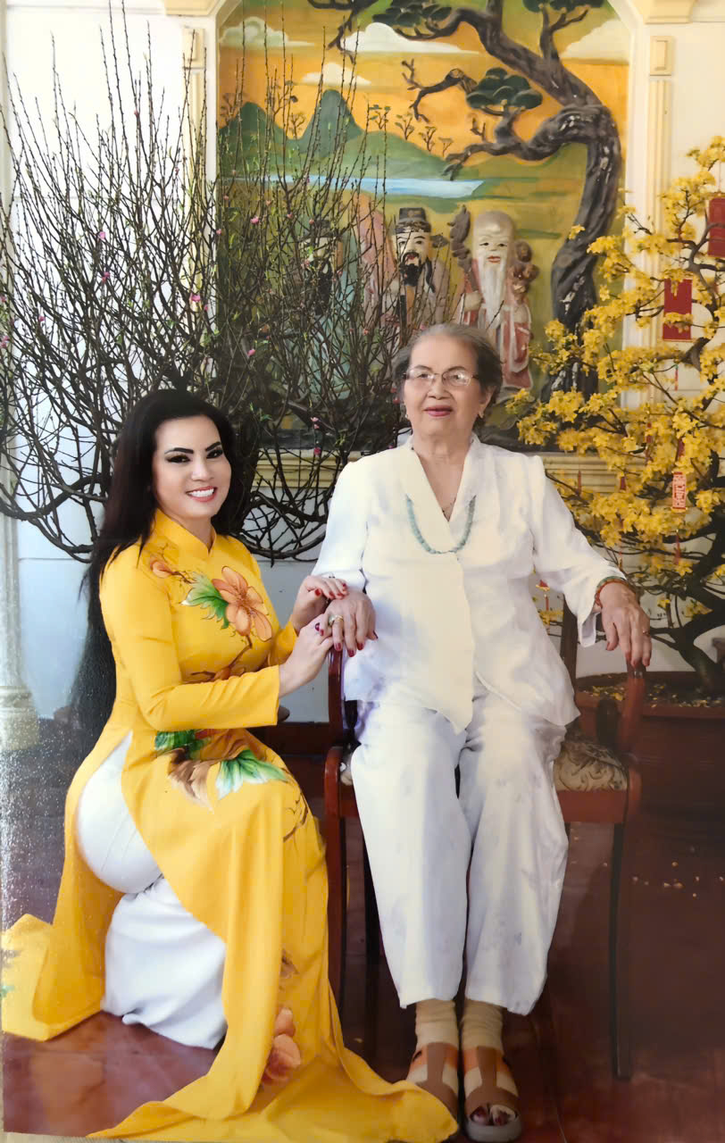Hoa hậu Kim Hồng xúc động kể về mẹ - Ảnh 1. Hoa hậu Kim Hồng xúc động kể về mẹ - Ảnh 1.