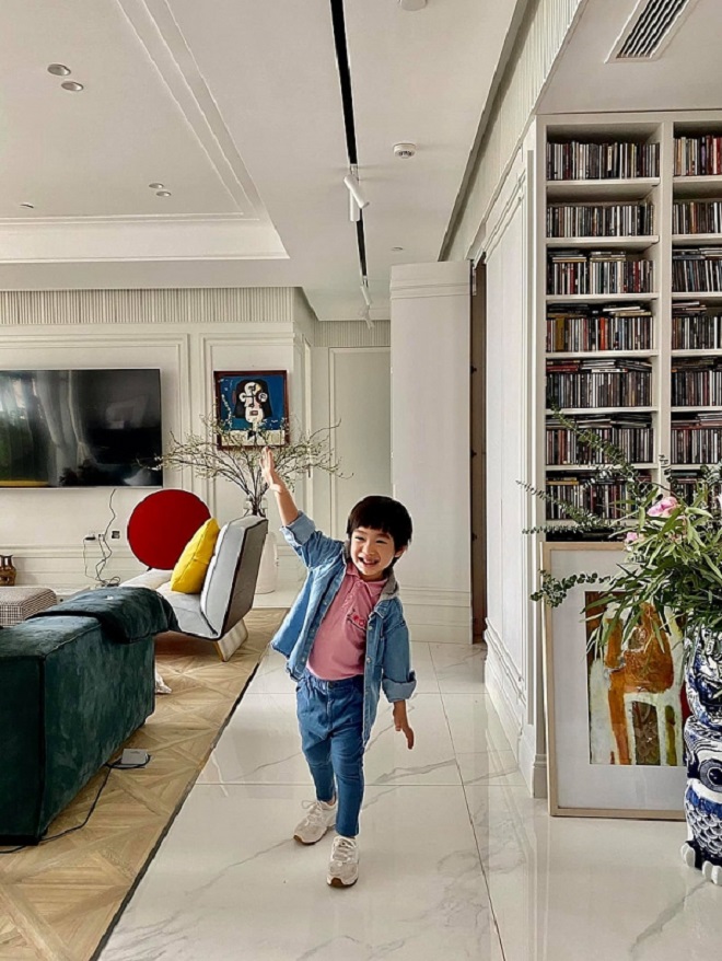Nam ca sĩ nổi đình đám, nhà trung tâm quận Tây Hồ sang chảnh, hôn nhân viên mãn bên vợ hơn 2 tuổi - Ảnh 5. Nam ca sĩ nổi đình đám, nhà trung tâm quận Tây Hồ sang chảnh, hôn nhân viên mãn bên vợ hơn 2 tuổi - Ảnh 5.