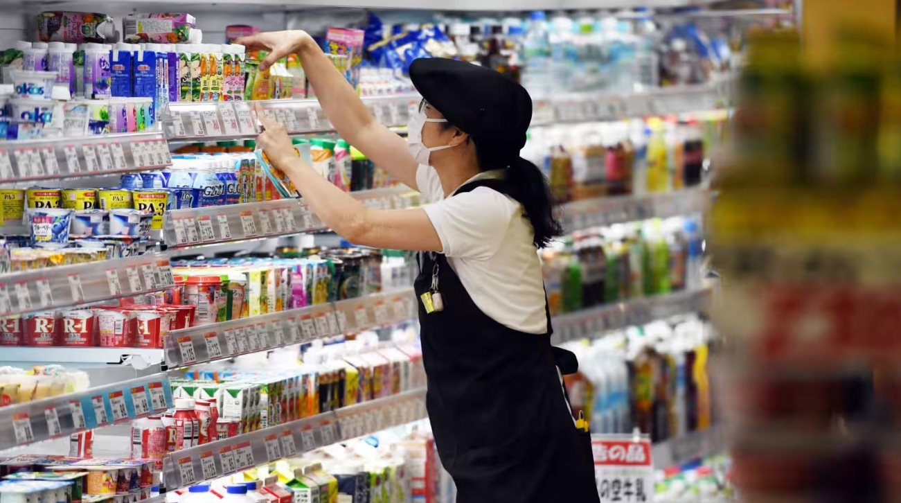 Hơn 64 . 000 Nhân sự bán lẻ mất việc 2025 do thương mại điện tử và AI gia tăng áp lực - Ảnh 2. Hơn 64 . 000 Nhân sự bán lẻ mất việc 2025 do thương mại điện tử và AI gia tăng áp lực - Ảnh 2.