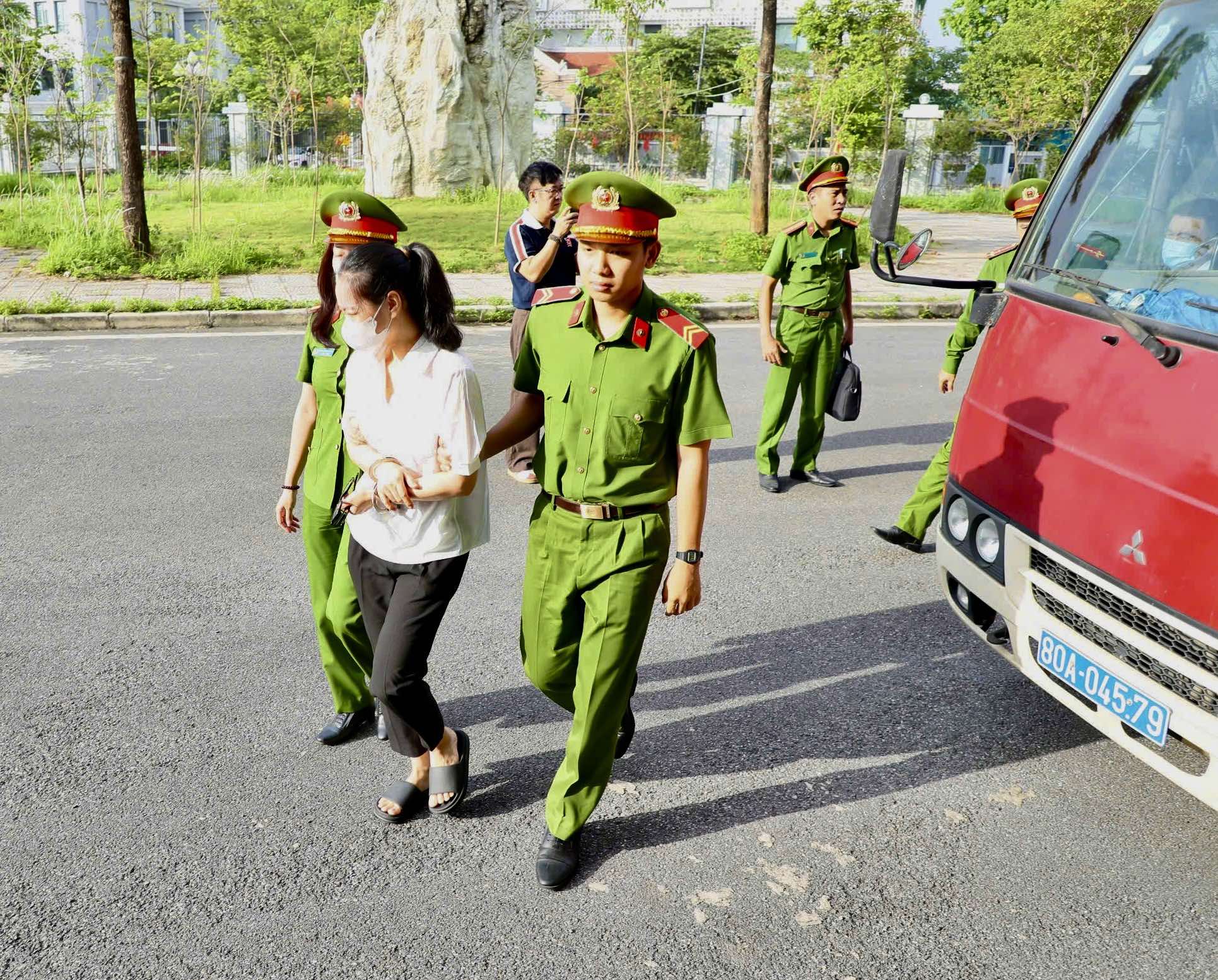 Hôm nay, cựu thứ trưởng Bộ TN-MT Nguyễn Linh Ngọc hầu toà - Ảnh 2.