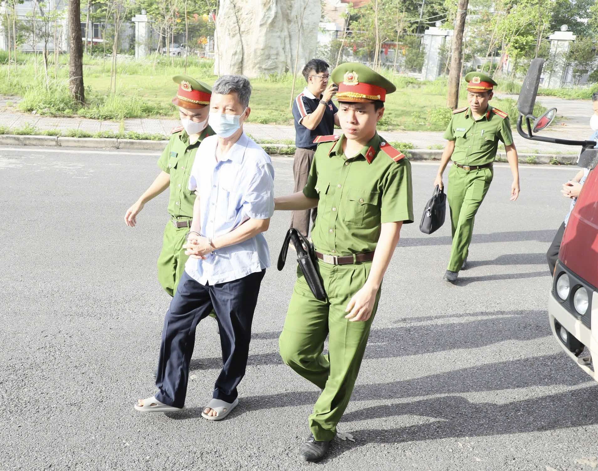 Hôm nay, cựu thứ trưởng Bộ TN-MT Nguyễn Linh Ngọc hầu toà - Ảnh 3.