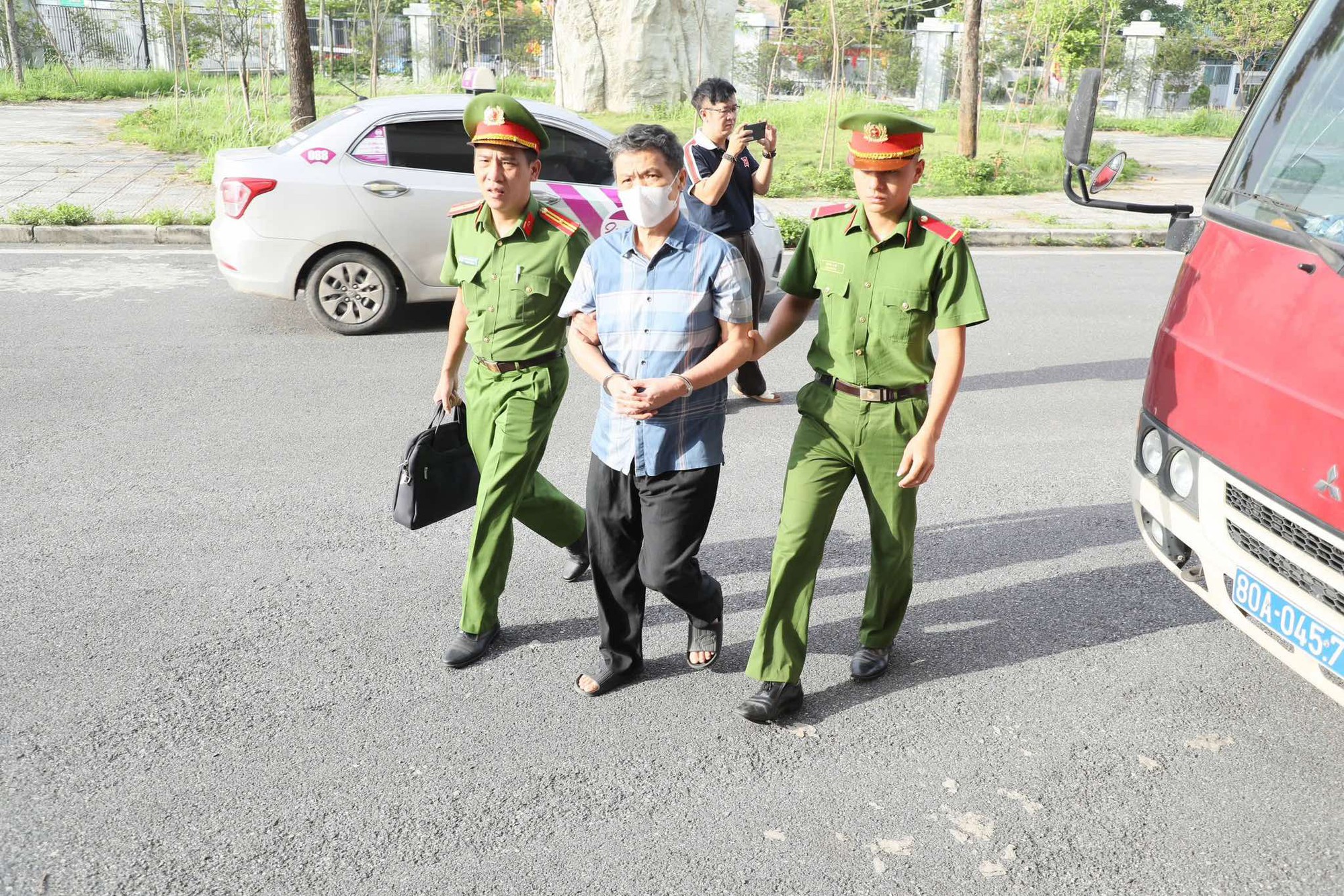 Hôm nay, cựu thứ trưởng Bộ TN-MT Nguyễn Linh Ngọc hầu toà - Ảnh 6.