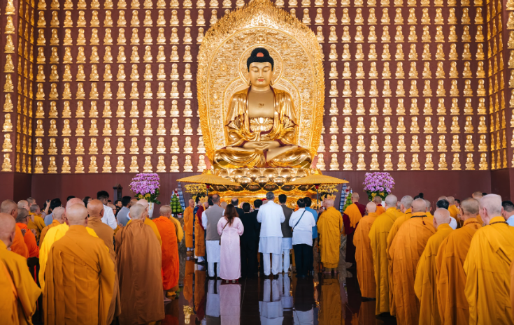 Cung rước xá lợi Đức Phật quanh hồ Hoàn Kiếm- Ảnh 2.