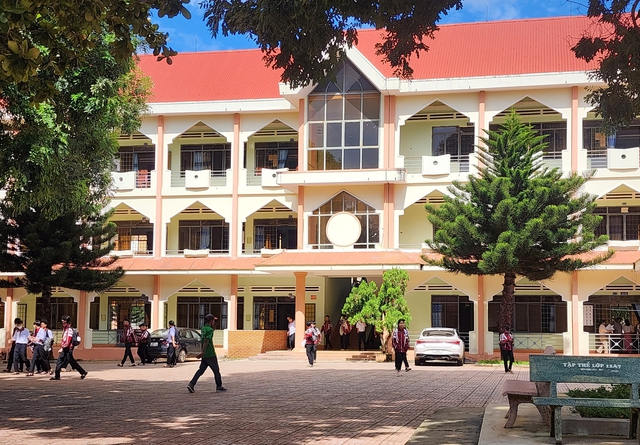 Vụ học sinh 12 xin nghỉ học tại Đắk Lắk: Sở GD - ĐT báo cáo tỉnh ủy - Ảnh 2.