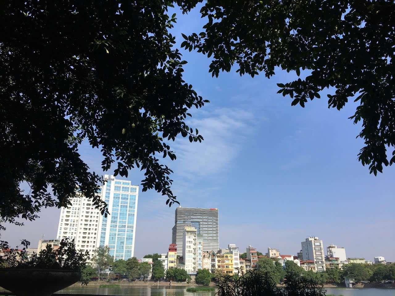 Chất lượng không khí Hà Nội cải thiện đáng kể: Ngày Hiếm hoi không khí trong lành - Ảnh 1. Chất lượng không khí Hà Nội cải thiện đáng kể: Ngày Hiếm hoi không khí trong lành - Ảnh 1.