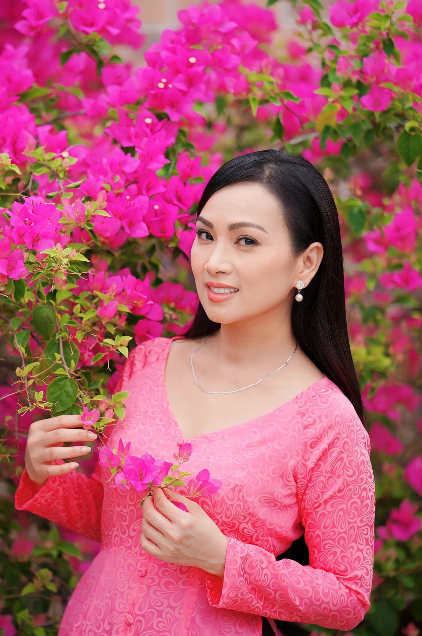 Ca sĩ Việt giàu nhất thế giới: Nơi ở như lâu đài, mua penthouse đắt nhất nước Mỹ, có nhà hát opera riêng - Ảnh 1. Ca sĩ Việt giàu nhất thế giới: Nơi ở như lâu đài, mua penthouse đắt nhất nước Mỹ, có nhà hát opera riêng - Ảnh 1.