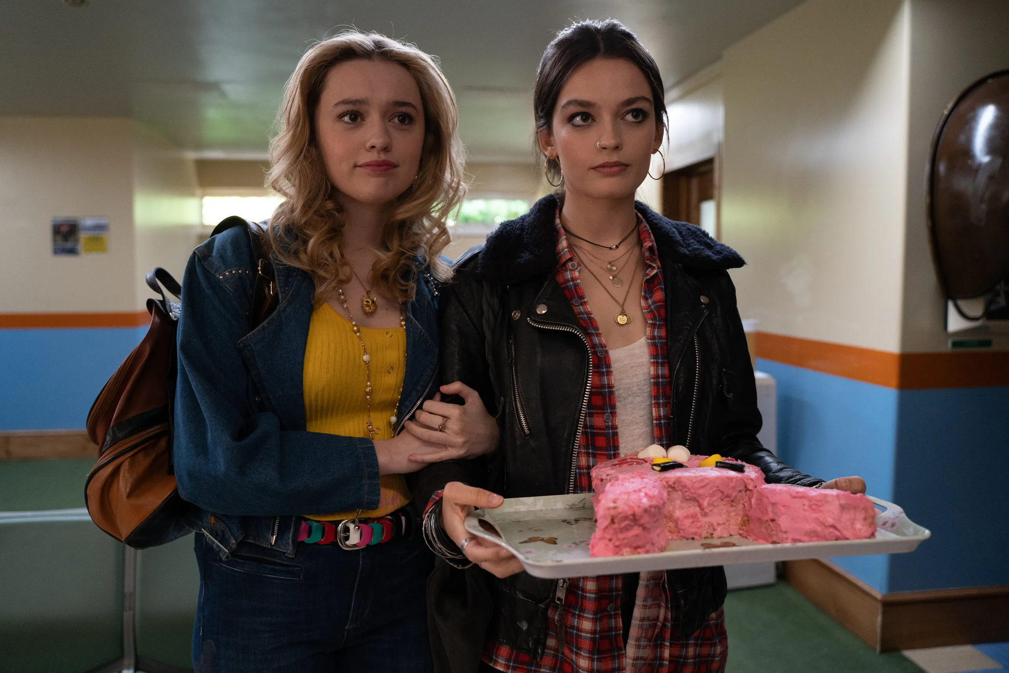 Xem phim "Sex Education", t&ocirc;i hối hận tột c&ugrave;ng khi biết l&yacute; do con g&aacute;i bị trầm cảm chỉ sau nửa năm chuyển lớp học- Ảnh 1.