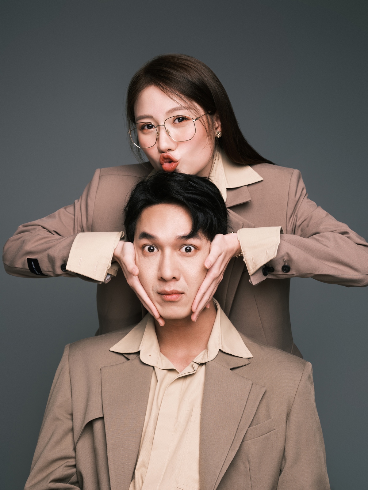 Tóm dính em gái Trấn Thành được 1 sao nam Vbiz chờ lên xe ra về, thì ra là "phim giả tình thật"? - Ảnh 3. Tóm dính em gái Trấn Thành được 1 sao nam Vbiz chờ lên xe ra về, thì ra là "phim giả tình thật"? - Ảnh 3.