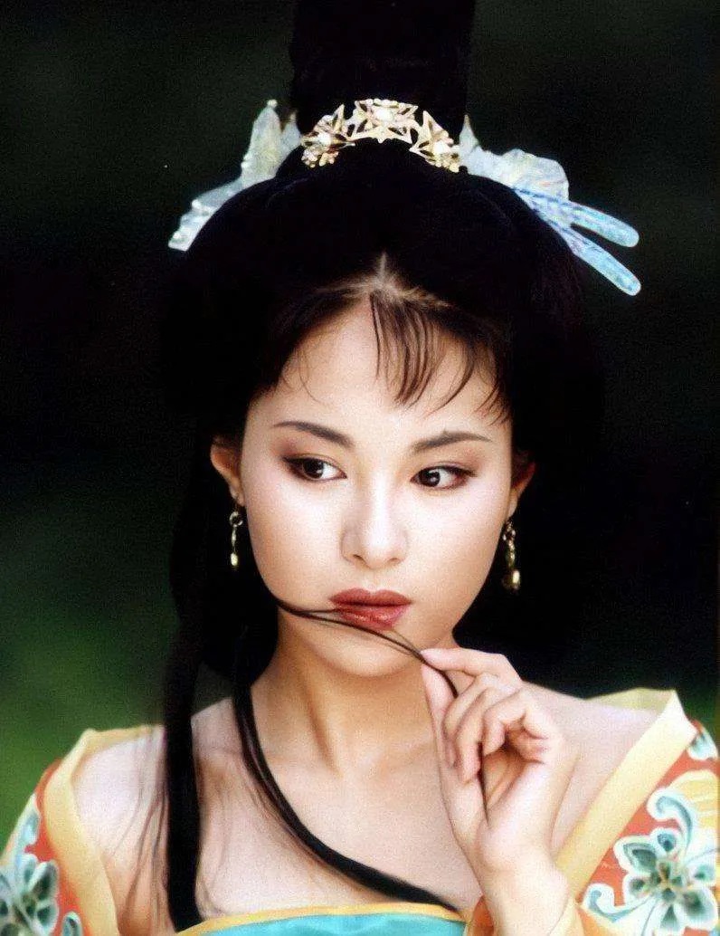 Mỹ nhân phải thay tên đổi họ vì Triệu Vy, bị đạo diễn tát mới biết bạn trai phản bội- Ảnh 1.