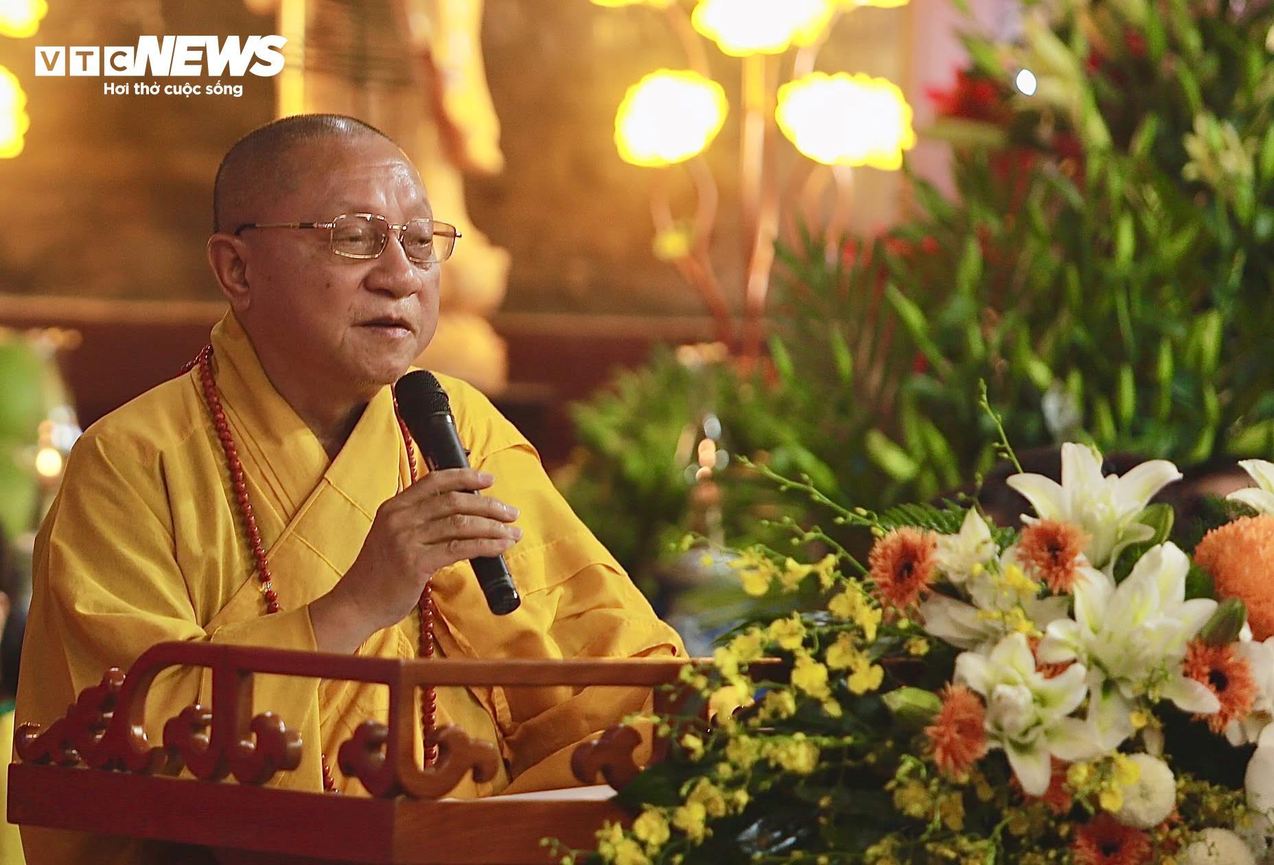 Đại lễ Phật đản 2025 tại chùa Quán Sứ: Không khí trang nghiêm và lòng thành kính - Ảnh 6. Đại lễ Phật đản 2025 tại chùa Quán Sứ: Không khí trang nghiêm và lòng thành kính - Ảnh 6.