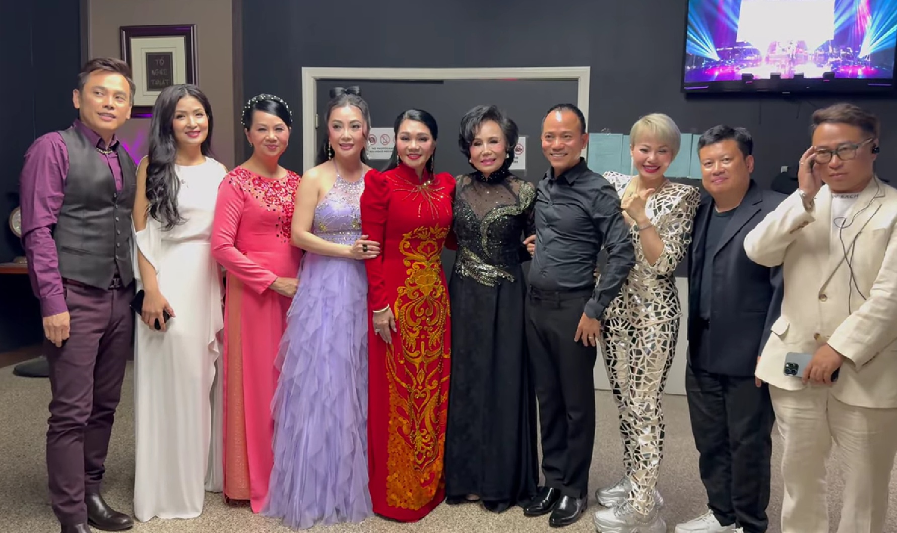 Thanh Tuyền đáp lời con trai Chế Linh: "Nhờ con dâu tôi chứ nhờ ai nữa"- Ảnh 1. Thanh Tuyền đáp lời con trai Chế Linh: "Nhờ con dâu tôi chứ nhờ ai nữa"- Ảnh 1.