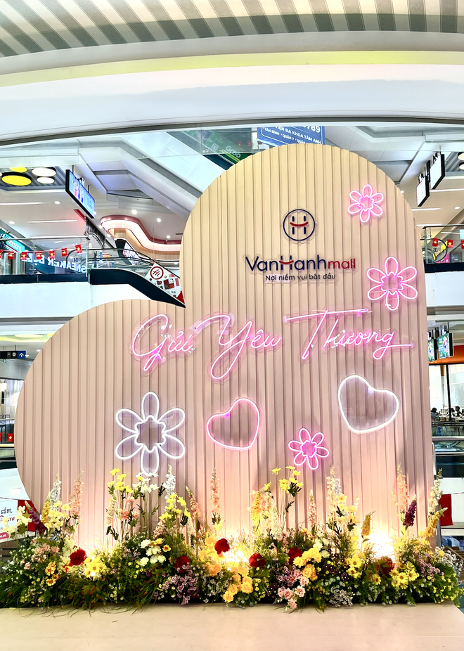 Hình ảnh mới của lưới an toàn tại Vạn Hạnh Mall gây ngỡ ngàng, người tận mắt chứng kiến thốt lên 1 điều- Ảnh 7. Hình ảnh mới của lưới an toàn tại Vạn Hạnh Mall gây ngỡ ngàng, người tận mắt chứng kiến thốt lên 1 điều- Ảnh 7.