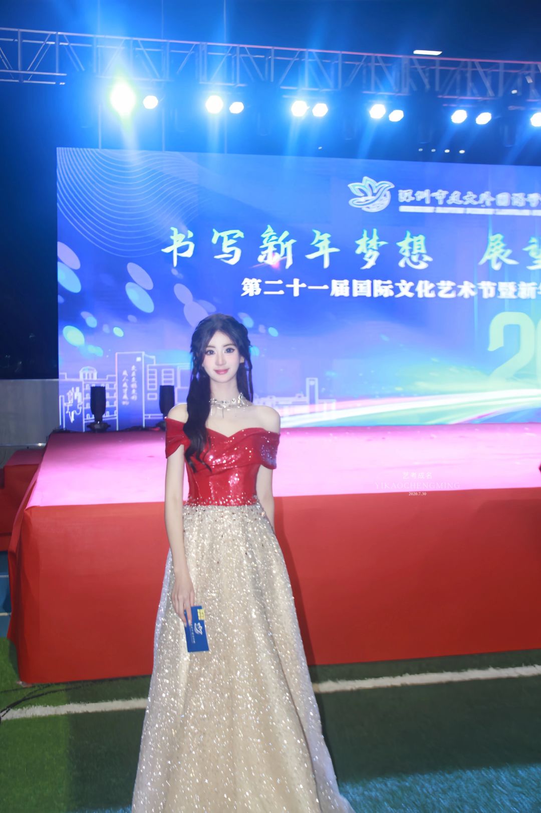 Nữ sinh cầm bảng tại hội thao tạo khoảnh khắc "kinh diễm" c&oacute; 1-0-2: Thanh xu&acirc;n sao c&oacute; thể thiếu một nữ thần như thế?- Ảnh 5.