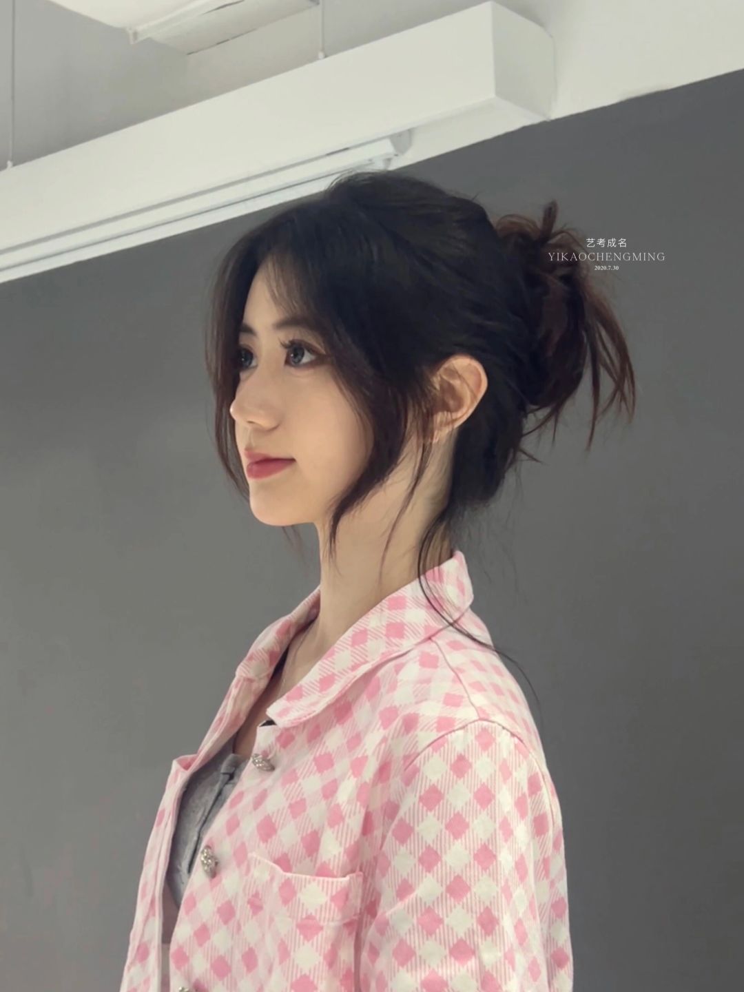 Nữ sinh cầm bảng tại hội thao tạo khoảnh khắc "kinh diễm" c&oacute; 1-0-2: Thanh xu&acirc;n sao c&oacute; thể thiếu một nữ thần như thế?- Ảnh 9.