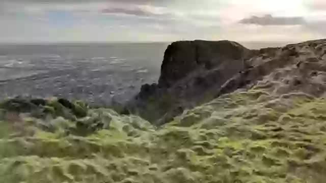 Người đàn ông đăng một bức ảnh bình thường lên trang cá nhân, cư dân mạng vô tình phóng to 50 lần phát hiện chi tiết rùng mình- Ảnh 1.