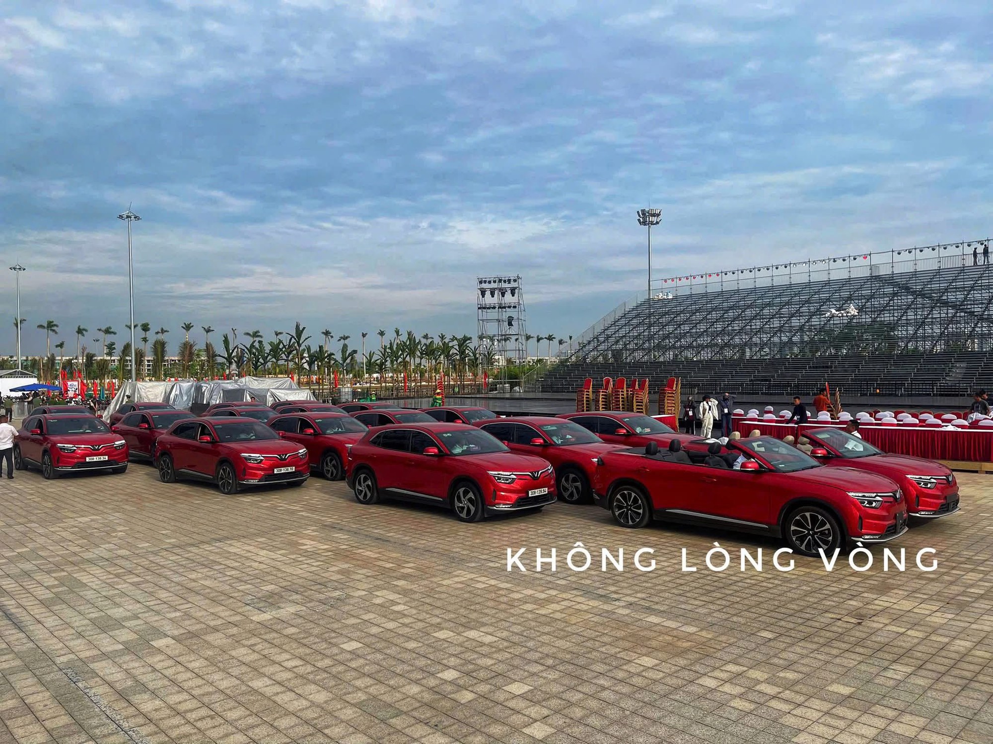 Cơ hội xem tận mắt bộ đôi VinFast VF 8 mui trần tại Hải Phòng: Thiết kế như xe thương mại, có 2 phiên bản - Ảnh 2.