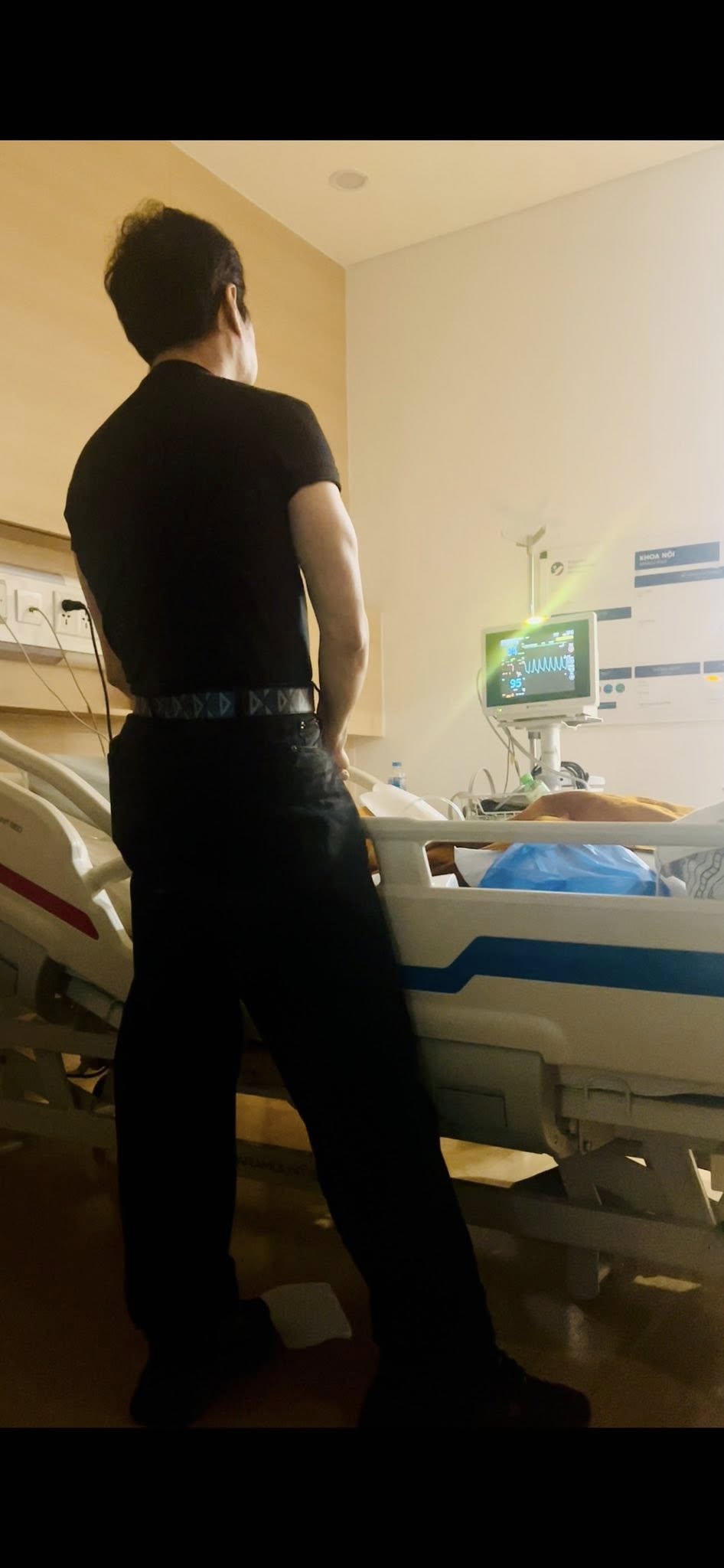 Ngọc Sơn đăng loạt ảnh với tiến sĩ Hồ Nhân, xót xa: "Mong kiếp sau chúng ta vẫn được là anh em"- Ảnh 3. Ngọc Sơn đăng loạt ảnh với tiến sĩ Hồ Nhân, xót xa: "Mong kiếp sau chúng ta vẫn được là anh em"- Ảnh 3.