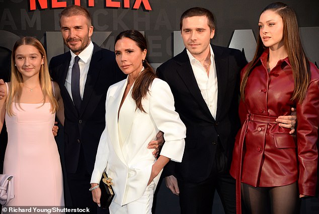 Con trai và con dâu của Beckham không đếm xỉa đến nỗi đau gia đình, quẩy tưng bừng cùng nhà vợ và dàn sao Hollywood- Ảnh 6.