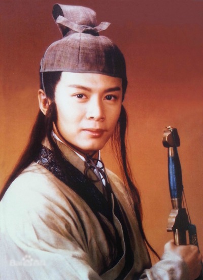 Nam diễn viên có bố làm chủ tịch bất ngờ bỏ khối tài sản 90 nghìn tỷ, xuống tóc đi tu rời showbiz- Ảnh 2. Nam diễn viên có bố làm chủ tịch bất ngờ bỏ khối tài sản 90 nghìn tỷ, xuống tóc đi tu rời showbiz- Ảnh 2.