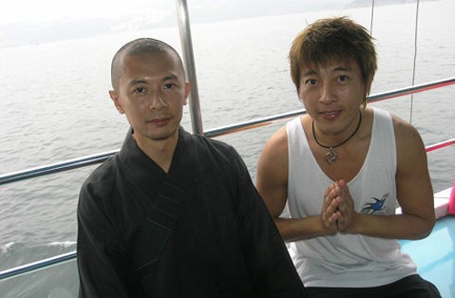 Nam diễn viên có bố làm chủ tịch bất ngờ bỏ khối tài sản 90 nghìn tỷ, xuống tóc đi tu rời showbiz- Ảnh 4. Nam diễn viên có bố làm chủ tịch bất ngờ bỏ khối tài sản 90 nghìn tỷ, xuống tóc đi tu rời showbiz- Ảnh 4.