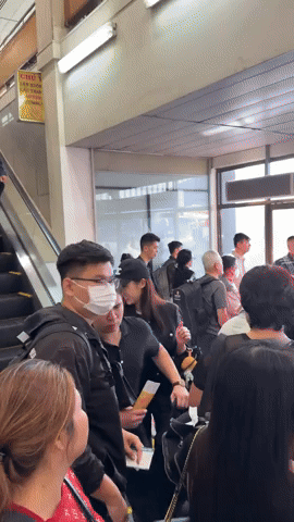 Cam thường check Đỗ Mỹ Linh cùng Chủ tịch Hà Nội FC ở sân bay gây sốt: Mặt mộc đầy khí chất "dâu hào môn" - Ảnh 1. Cam thường check Đỗ Mỹ Linh cùng Chủ tịch Hà Nội FC ở sân bay gây sốt: Mặt mộc đầy khí chất "dâu hào môn" - Ảnh 1.