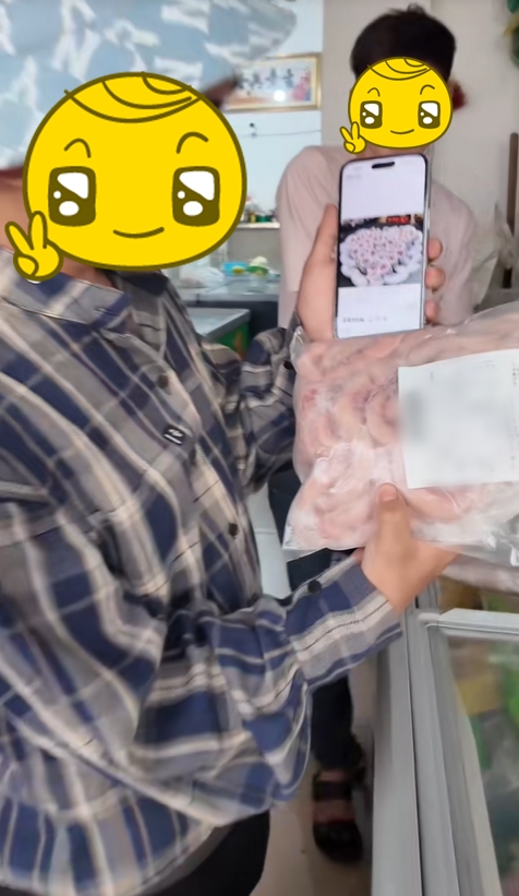 Nở rộ loạt clip cầm tiền sang nước ngoài mua lòng se điếu để ăn thử và review: Sự thật thế nào?- Ảnh 2. Nở rộ loạt clip cầm tiền sang nước ngoài mua lòng se điếu để ăn thử và review: Sự thật thế nào?- Ảnh 2.