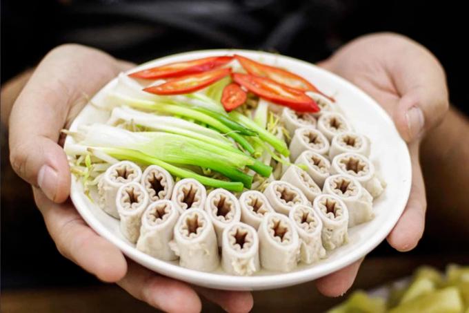 Nở rộ loạt clip cầm tiền sang nước ngoài mua lòng se điếu để ăn thử và review: Sự thật thế nào?- Ảnh 6. Nở rộ loạt clip cầm tiền sang nước ngoài mua lòng se điếu để ăn thử và review: Sự thật thế nào?- Ảnh 6.