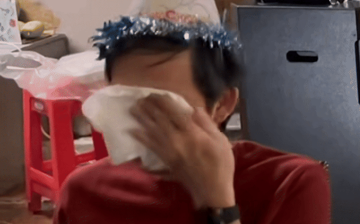 NSƯT Hoài Linh xuất hiện, bật khóc nức nở, lý do là gì?